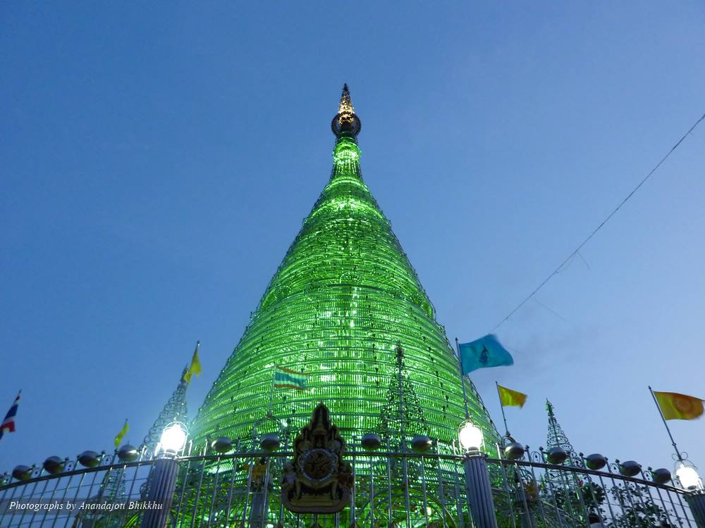 พระมหาเจดีย์ไตรภพไตรมงคล นครหาดใหญ่